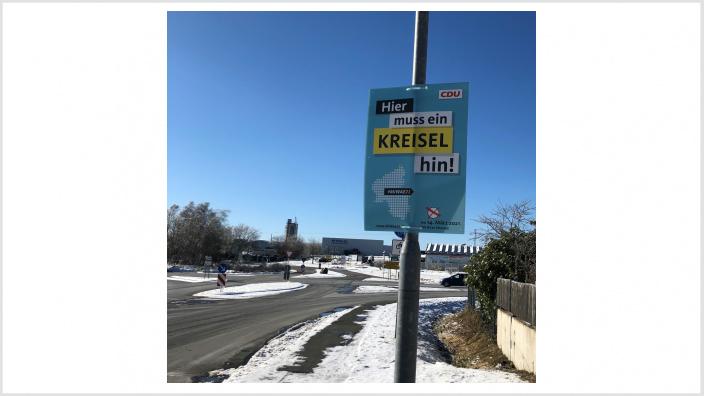 Plakat: Aufforderung zur Errichtung eines Kreisels auf Höhe der Alsberg-Kaserne in Rennerodf